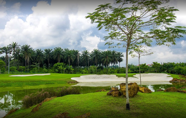 Kota Seriemas Golf and Country Club Water Hazard