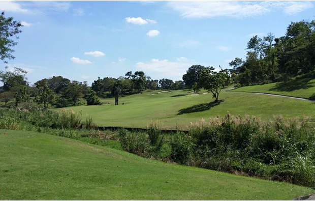 Water hazard Mimosa Golf Country Club, Clark, Philippines