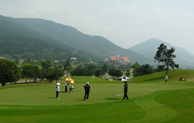 putting, tam dao golf resort, hanoi, vietnam