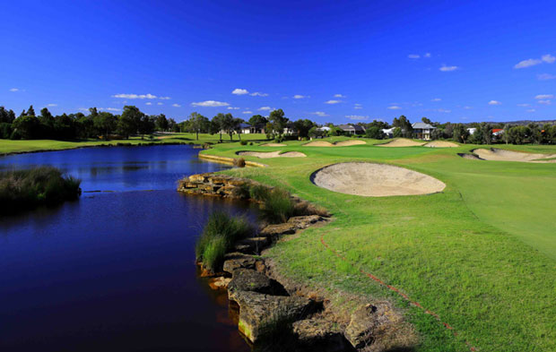 Water hazard The Vines Resort Country Club, Perth