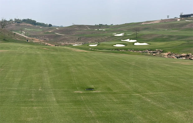 Dragon’s Landing Golf Course Approach