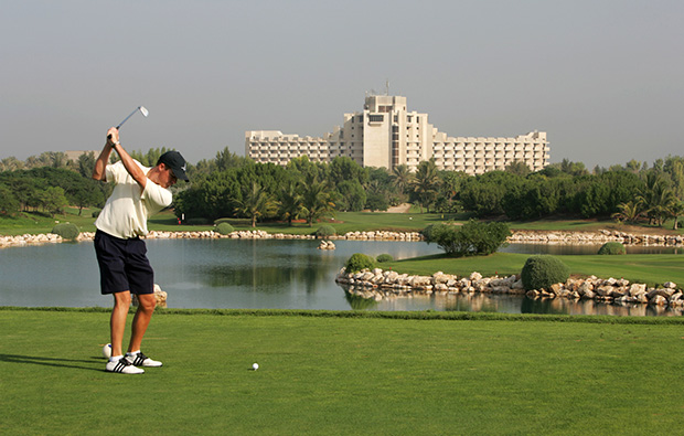 golfer,  jebel ali golf club, dubai, united arab emirates