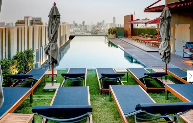 Mercure Bangkok Siam rooftop pool