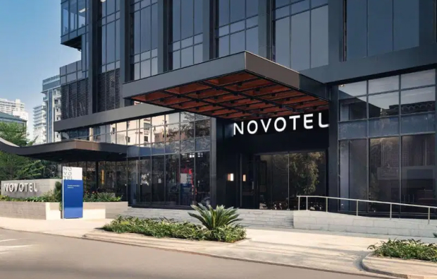 5N/3R: The Novotel Phnom Penh (4*)